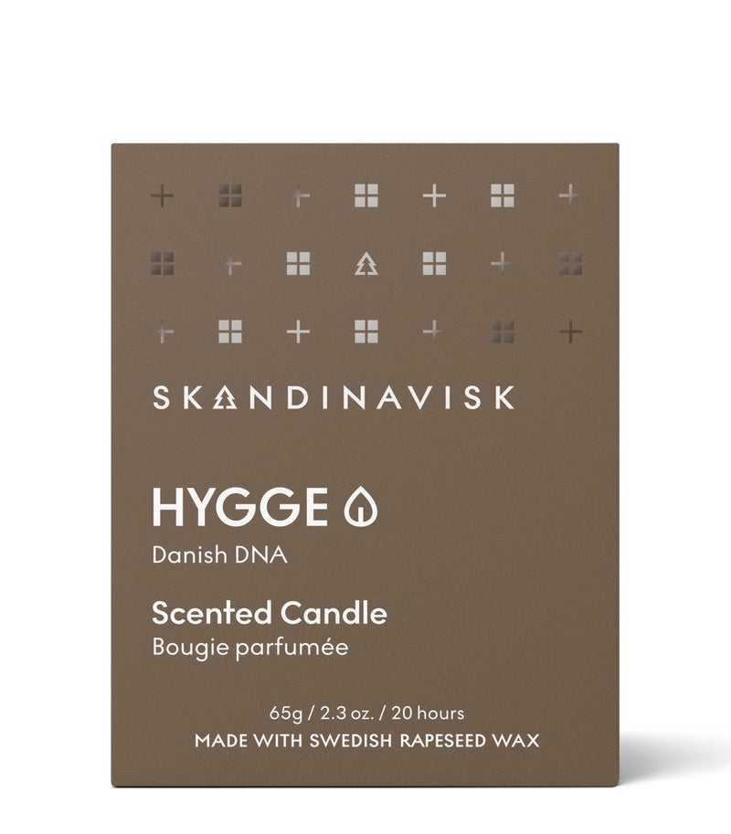 Skandinavisk Hygge 'Cosiness' Mini Scented Candle. Fragrance Notes: Black Tea and Mint Leaves, Dried Apples and Baked Cinnamon. 2.3 oz. - Image 2